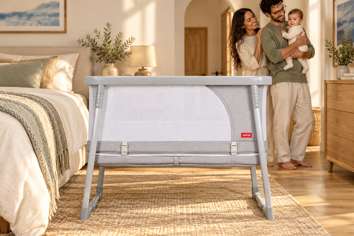Minicuna evolutiva 4 en 1 Somnia en una escena lifestyle familiar con materiales naturales y luz cálida.
